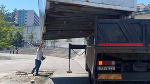 Contentor dos Super Dragões retirado do Estádio do Dragão