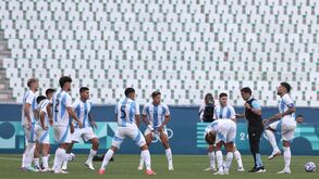 O surreal Argentina-Marrocos: jogo retomado duas horas depois, golo anulado e vitória para os marroquinos