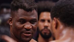 Francis Ngannou em grande dor ao falar da morte do filho de 18 meses: «Estou destruído, nada vale a pena»