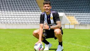 Oficial: Adrián Butzke reforça Nacional por empréstimo do V. Guimarães