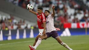 Brighton entra na corrida por Bah