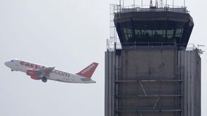 Aeroporto franco-suíço de Basileia-Mulhouse evacuado por 