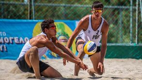Tomás Teixeira e Gustavo Reis na ronda de 24 do Europeu sub-20 de voleibol de praia
