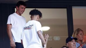 João Neves com direito a despedida