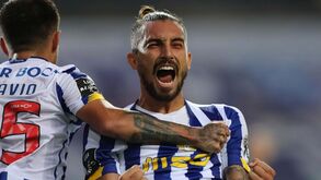 Otávio e Alex Telles de regresso a casa no jogo com o FC Porto