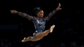 Simone Biles deu show sob o olhar de muitas estrelas