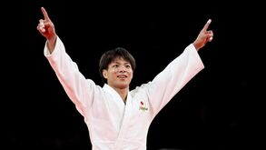 Hifumi Abe revalida título em -66 kg e Keldiyorova brilha em -52 kg