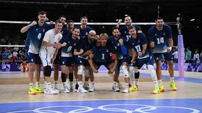 França inicia defesa do titulo olímpico de voleibol com vitória frente à Sérvia