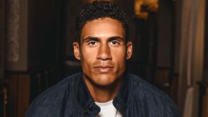 Como oficializa Raphaël Varane