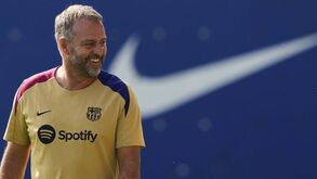 Barcelona nos EUA com 10 ausentes