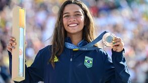 Rayssa soma segunda medalha olímpica e agora... tem de voltar à escola: «Por que me lembraste disso?»