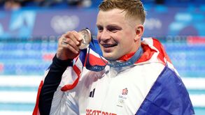 Adam Peaty testa positivo à Covid no dia seguinte à conquista de medalha de prata