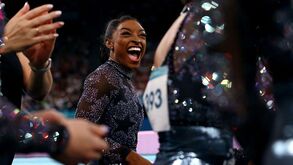 Simone Biles competirá nos quatro aparelhos no concurso por equipas
