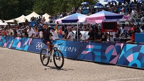 Thomas Pidcock revalida título em XCO com recuperação incrível