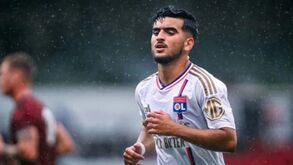 Reforço para Artur Jorge: El Arouch troca Lyon por Botafogo