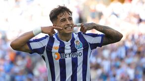 Iván Jaime de sorriso rasgado apaga o calvário
