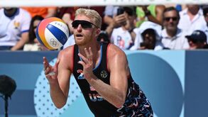 Do pavilhão para praia: trocou a NBA pelo voleibol e agora está nos Jogos Olímpicos