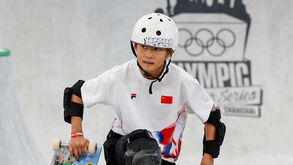 Skater chinesa vai estrear-se nos Jogos Olímpicos... aos 11 anos: a história da mais jovem atleta de Paris'2024