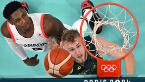 Canadá supera Austrália e garante 'quartos'