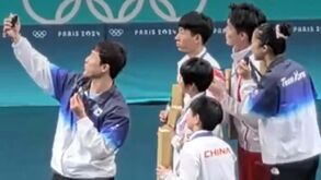 Atletas da Coreia do Norte e da Coreia do Sul unem-se para selfie... com China ao barulho