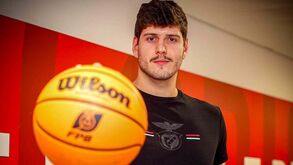 Daniel Relvão renova com Benfica 