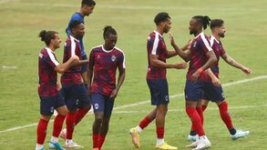 Chaves e Oliveirense empatam em teste com quatro golos