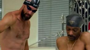 Michael Phelps dá aula de natação a... Snoop Dogg