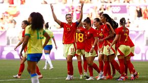 Brasil perde e fica em risco de falhar 'quartos' no torneio olímpico feminino