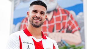 Hugo Basto reforça eixo defensivo do Leixões