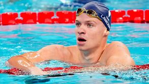 Francês Marchand bate Milak e conquista ouro com recorde olímpico