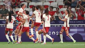 Canadá 'finta' punição da FIFA e garante qualificação para os 'quartos' do torneio olímpico feminino