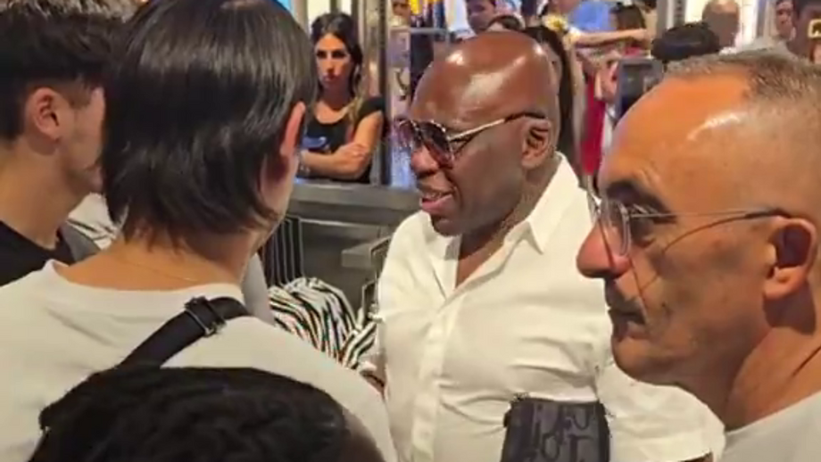 Logo após a apresentação oficial como jogador dos merengues, no Santiago Bernabéu
