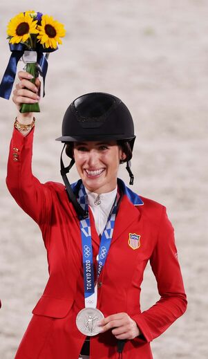 Jessica Springsteen com a medalha de prata conquistada em Tóquio'2021