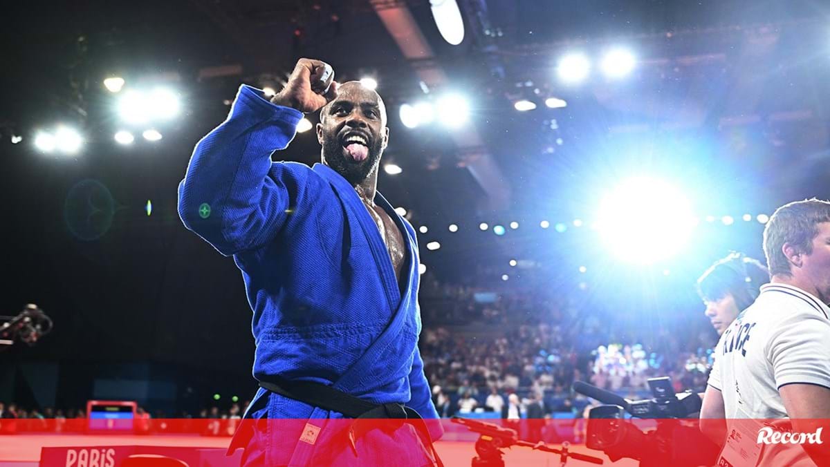 França conquista ouro por equipas e 'dá' mais um título olímpico a Teddy Riner