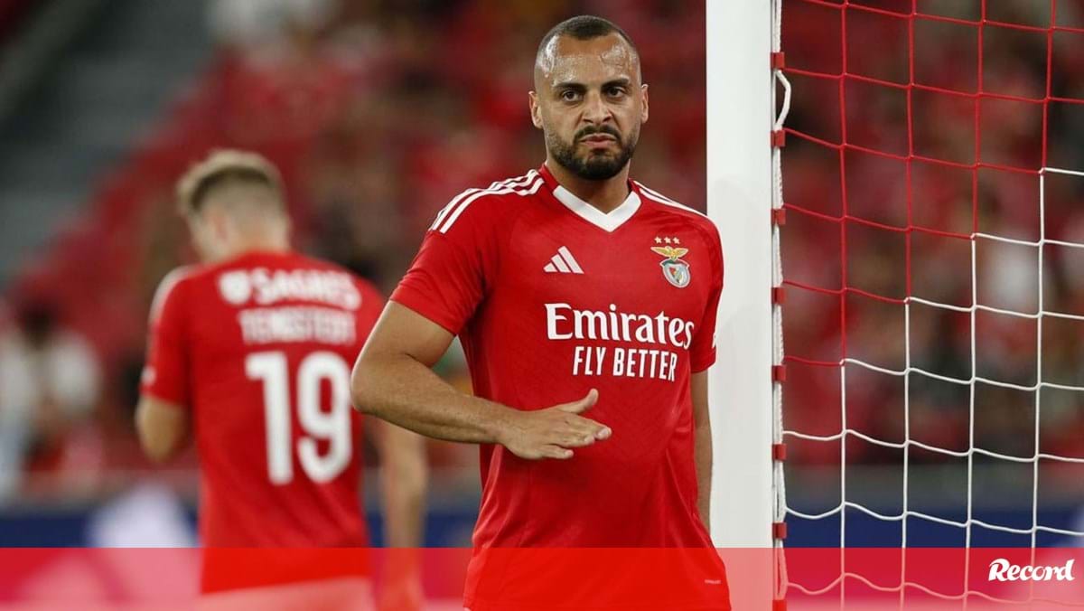 SAD do Benfica determinada a resolver saídas