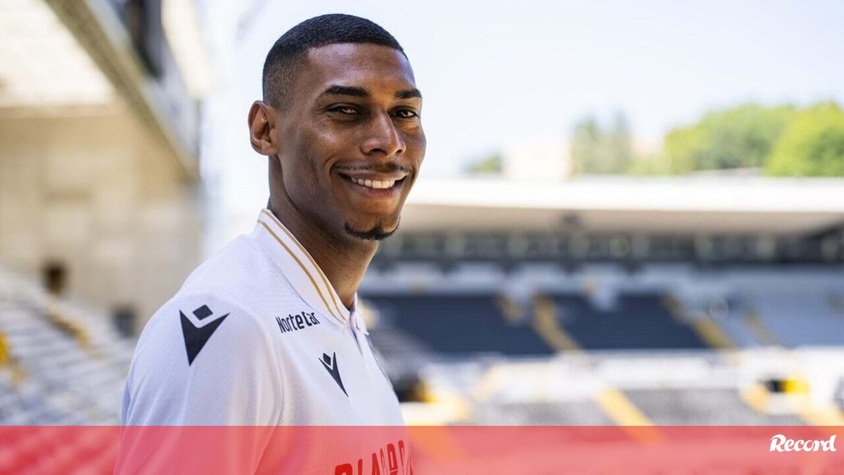 Oficial: Gustavo Silva é reforço do V. Guimarães