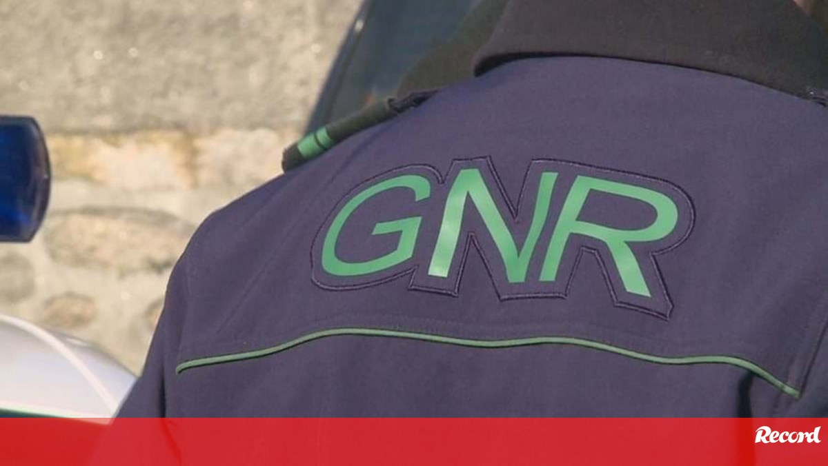 Bebé de quinze meses esquecido em carro em Felgueiras