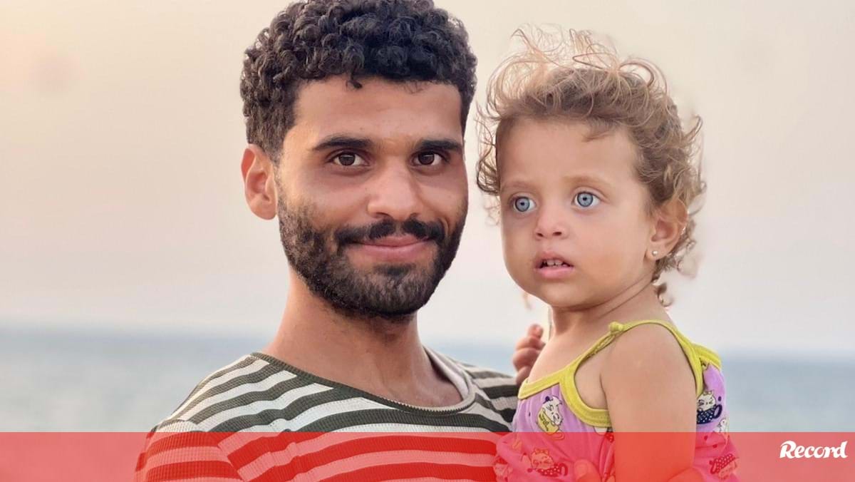 Futebolista palestiniano mostra dia a dia com as filhas em campo de refugiados em Gaza