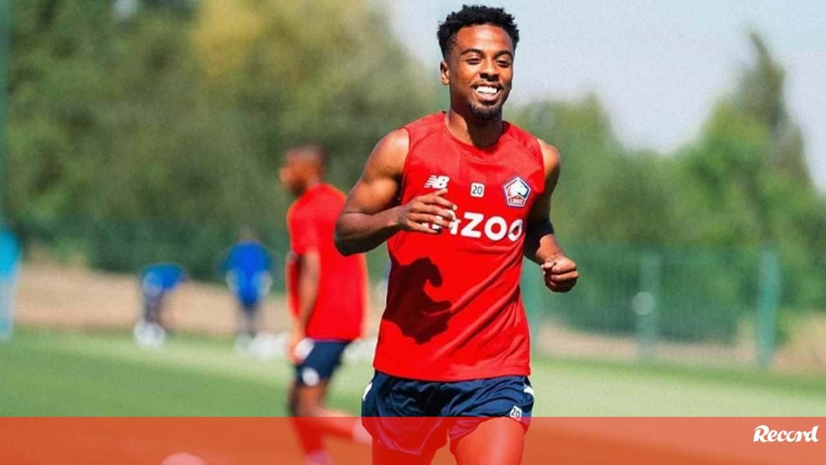 Angel Gomes agradece apoio recebido após choque que o levou a cair inanimado em campo