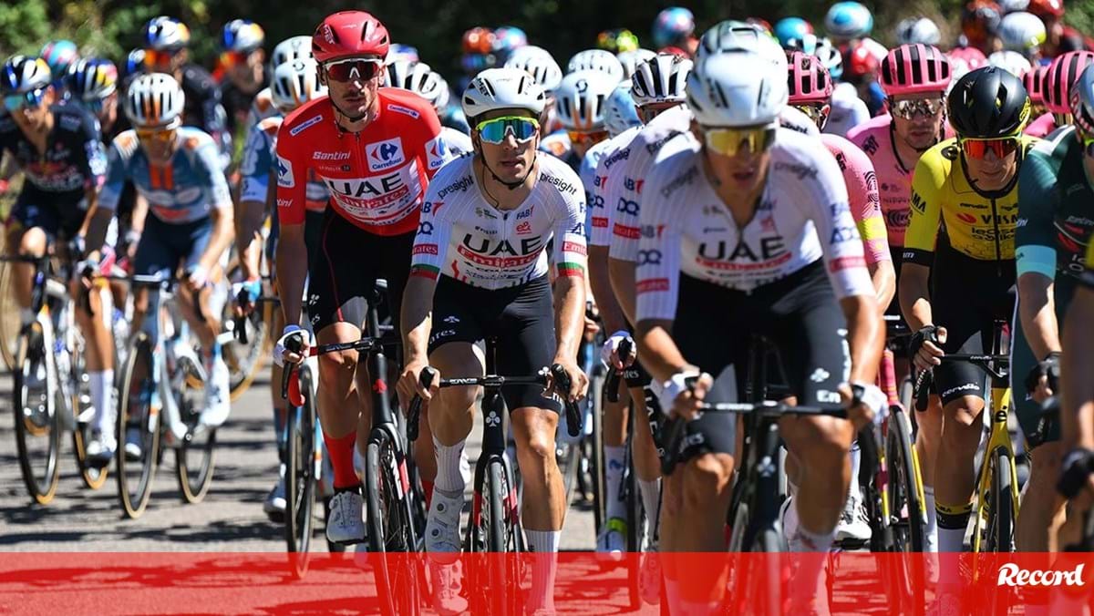 João Almeida 'speechless' by 'incredible support': 'Almost 200km with a wave of people' – Vuelta