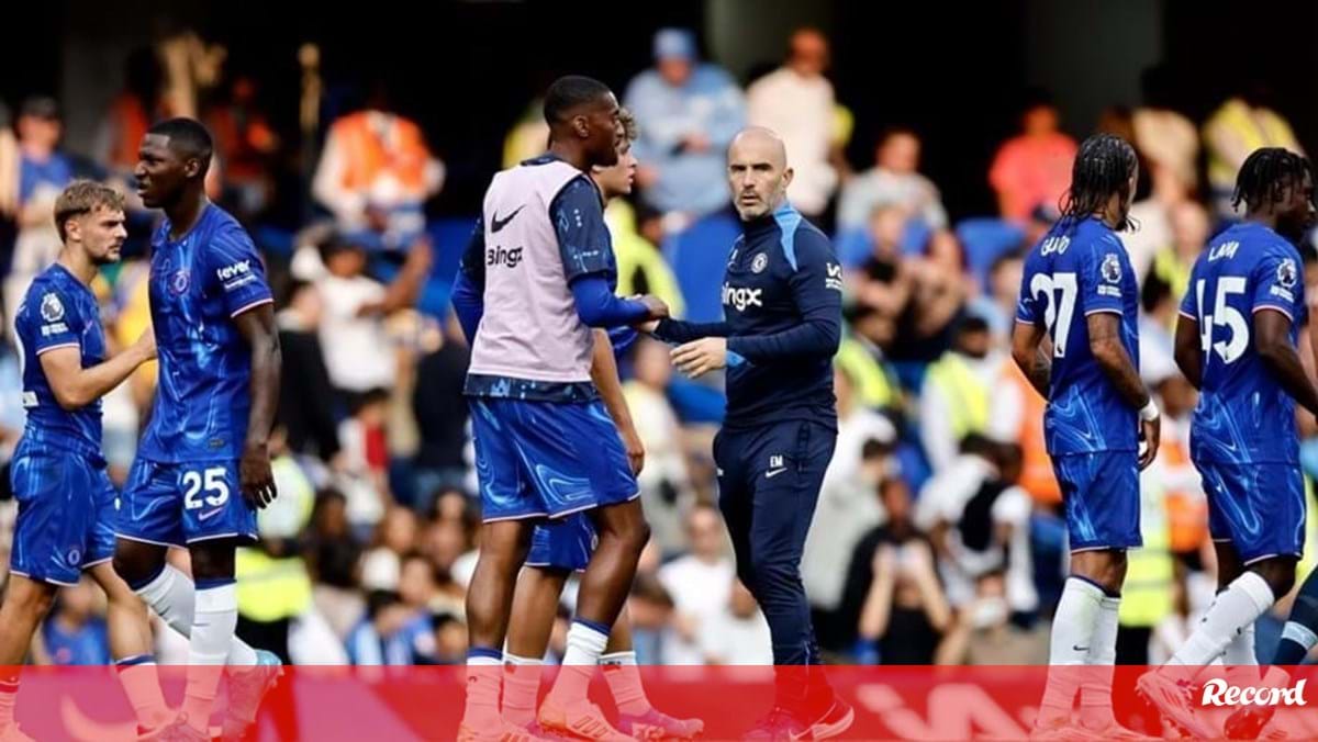 Treinador do Chelsea e o 'overbooking' do plantel: «Trabalho com 21 jogadores, os restantes nem os vejo»