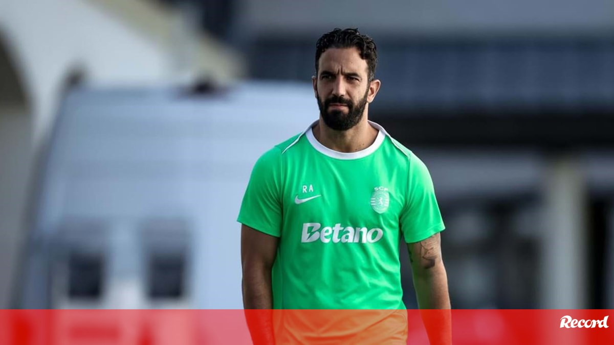 Notícia Record: Sporting já está a negociar outro avançado