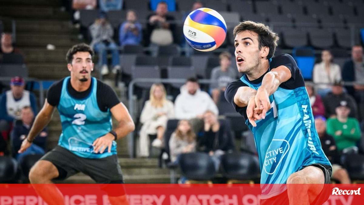 Dupla de voleibol de praia João Pedrosa/Hugo Campos no quadro principal de Hamburgo