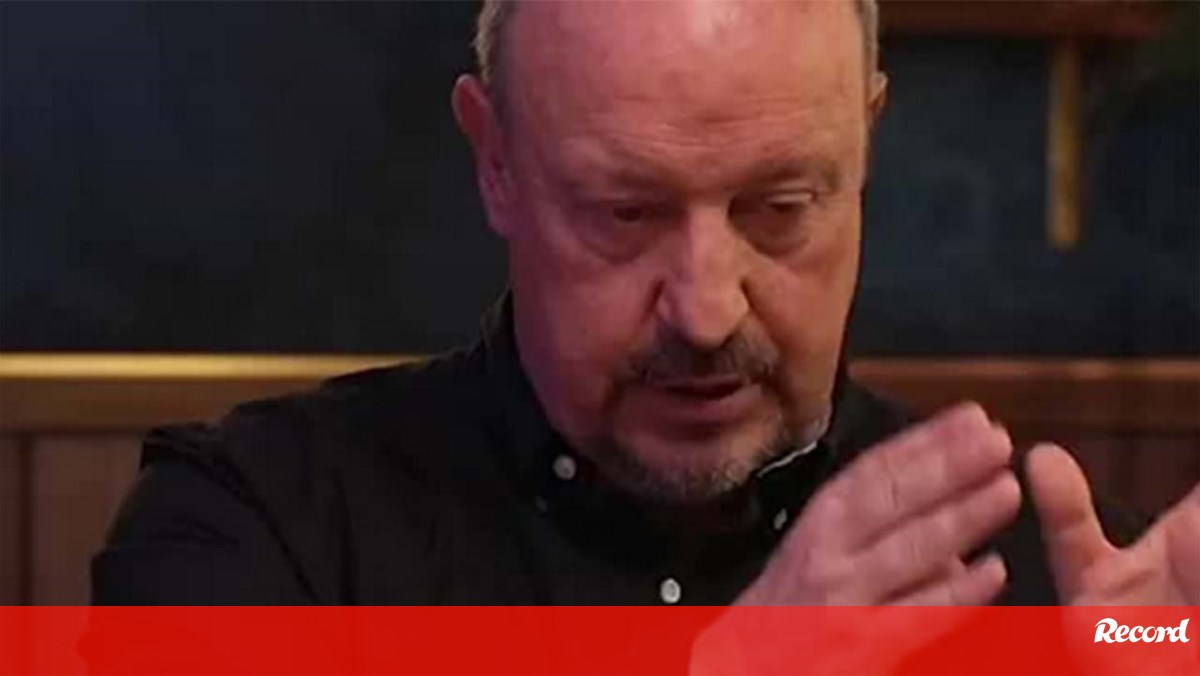 Benítez: «Juntos, Gerrard e Carragher agora custariam 200 milhões. Um 180, o outro 20...»