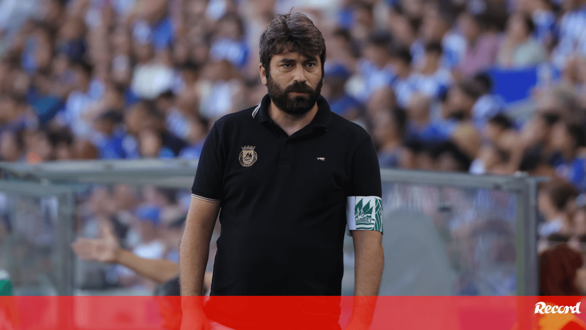 Luís Freire: «Para o treinador fazer três substituições, a culpa não pode ser dos jogadores...»