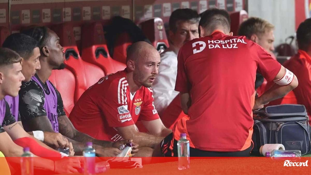 Aursnes sai lesionado do Benfica-E. Amadora