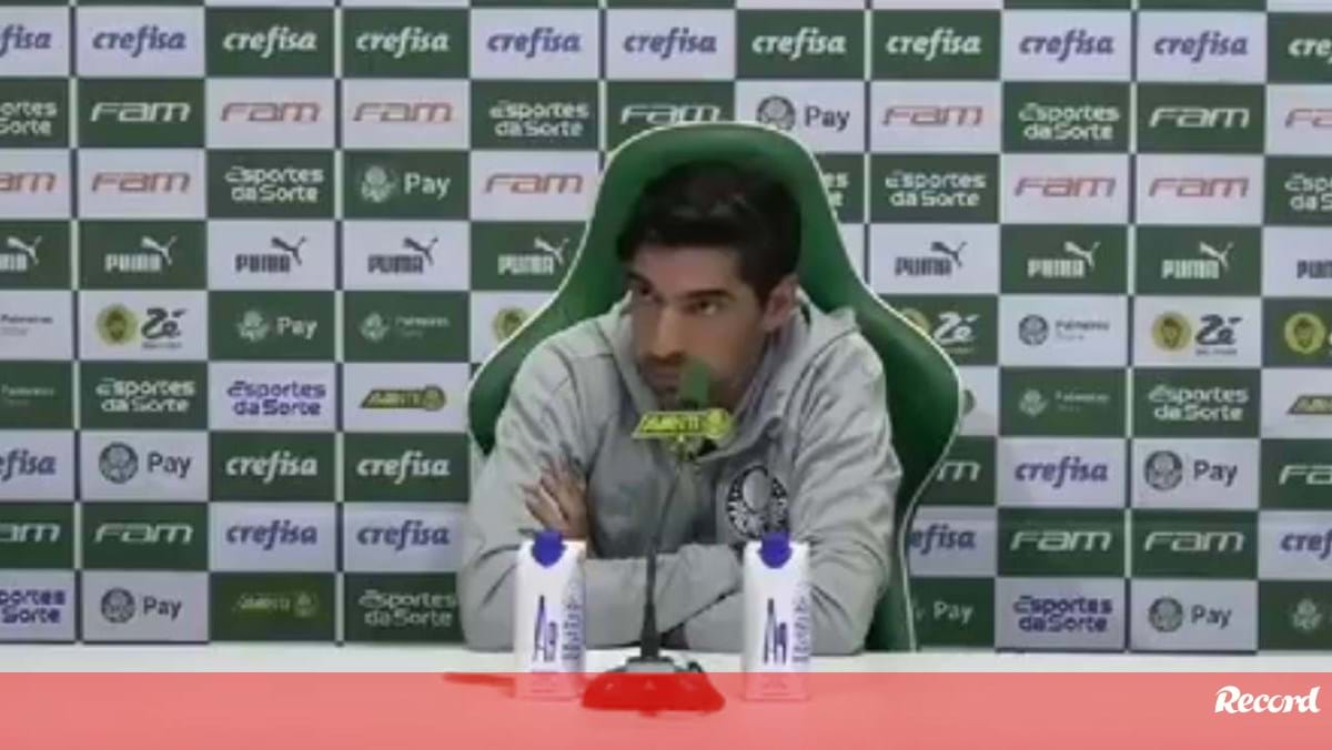 Abel Ferreira criticado por resposta a uma jornalista: «Só tenho de dar satisfações a três mulheres»