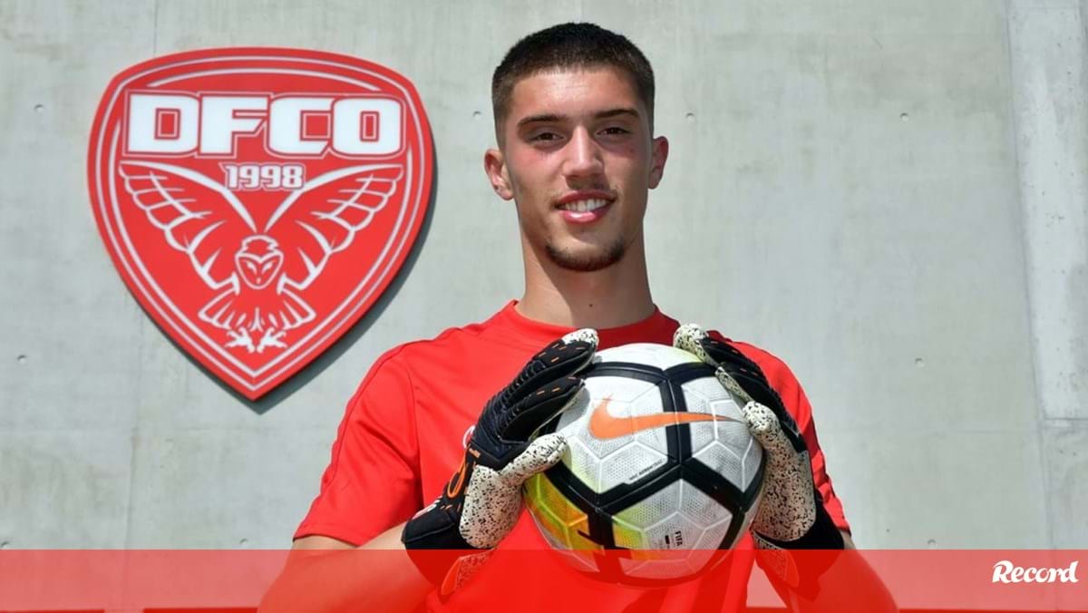 Young French goalkeeper appointed to Benfica