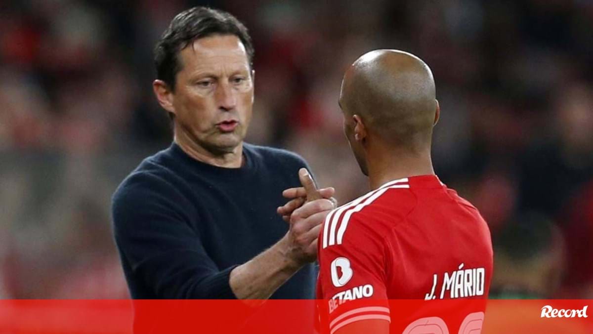 Schmidt e a saída de João Mário: «Tenho falado com ele e percebo o que está a sentir»