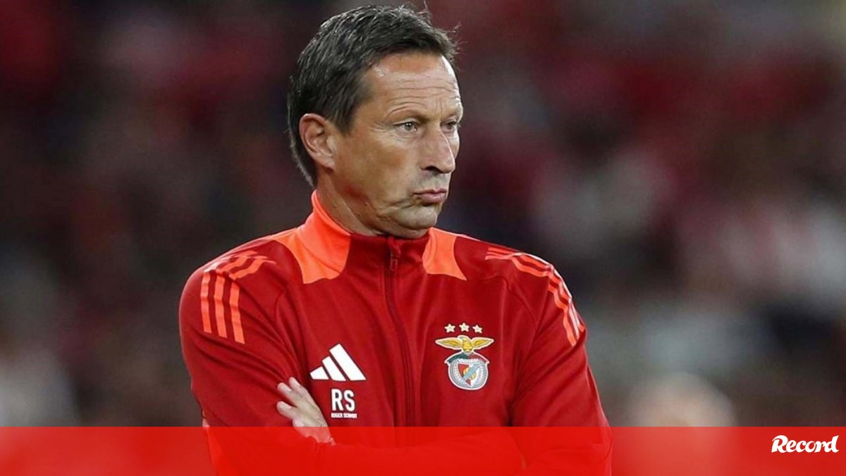 O onze do Benfica para o jogo com o Moreirense: Schmidt surpreende na defesa